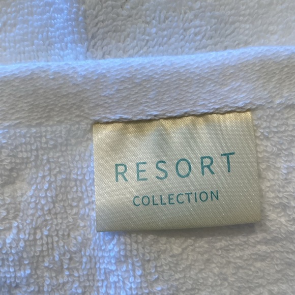 Seahorse sequined hand towels - Picture 2 of 3